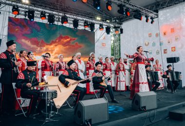 VI фестиваль «Серебряное ожерелье» – 
Дни народной культуры Северо-Западного региона в Санкт-Петербурге c международным участием.
Организатор – Дом народного творчества Санкт-Петербурга при поддержке Комитета по культуре Санкт-Петербурга